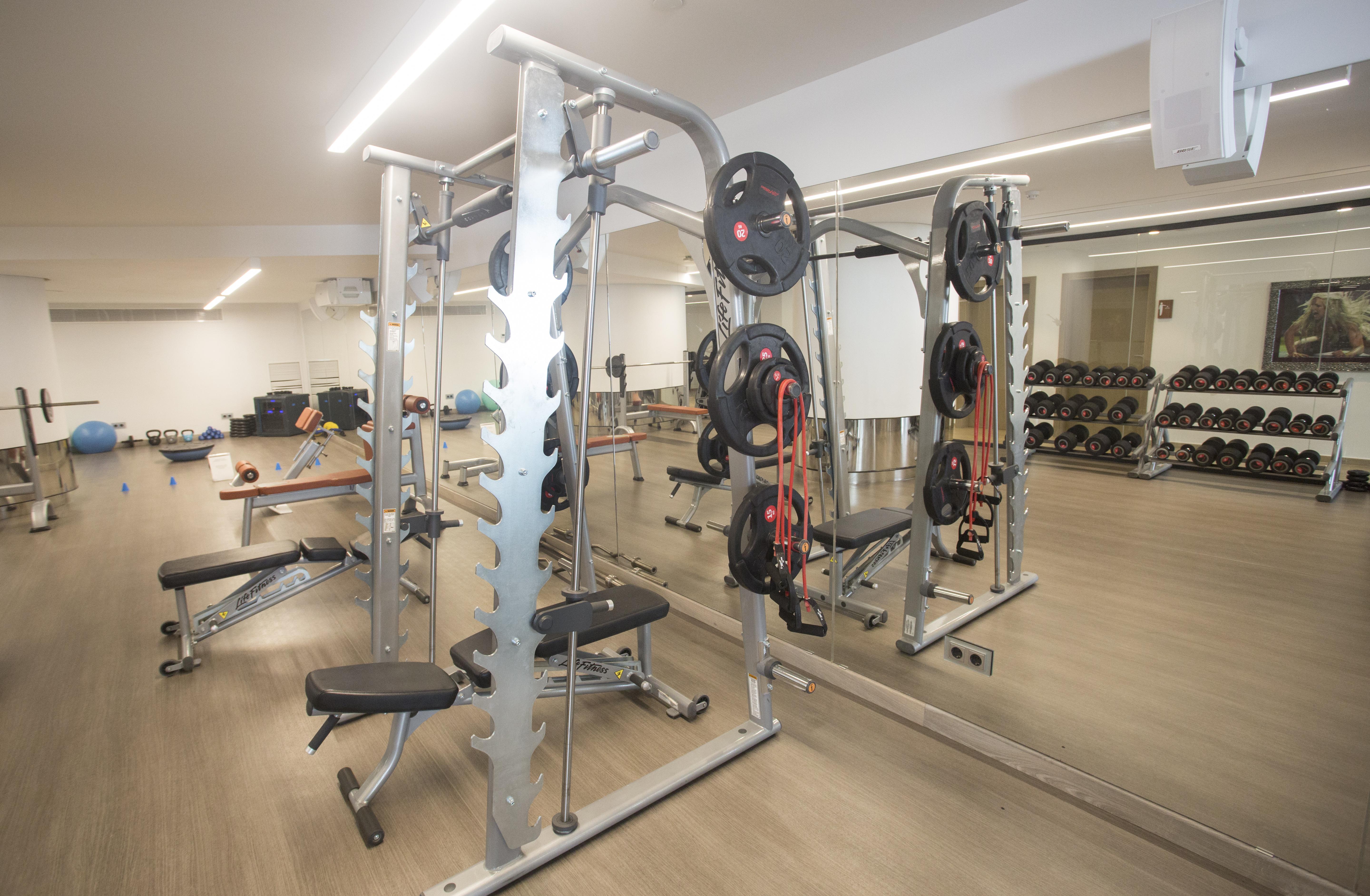 伊维萨硬石酒店 普拉亚登博萨 外观 照片 The gym at the London Bridge Campus