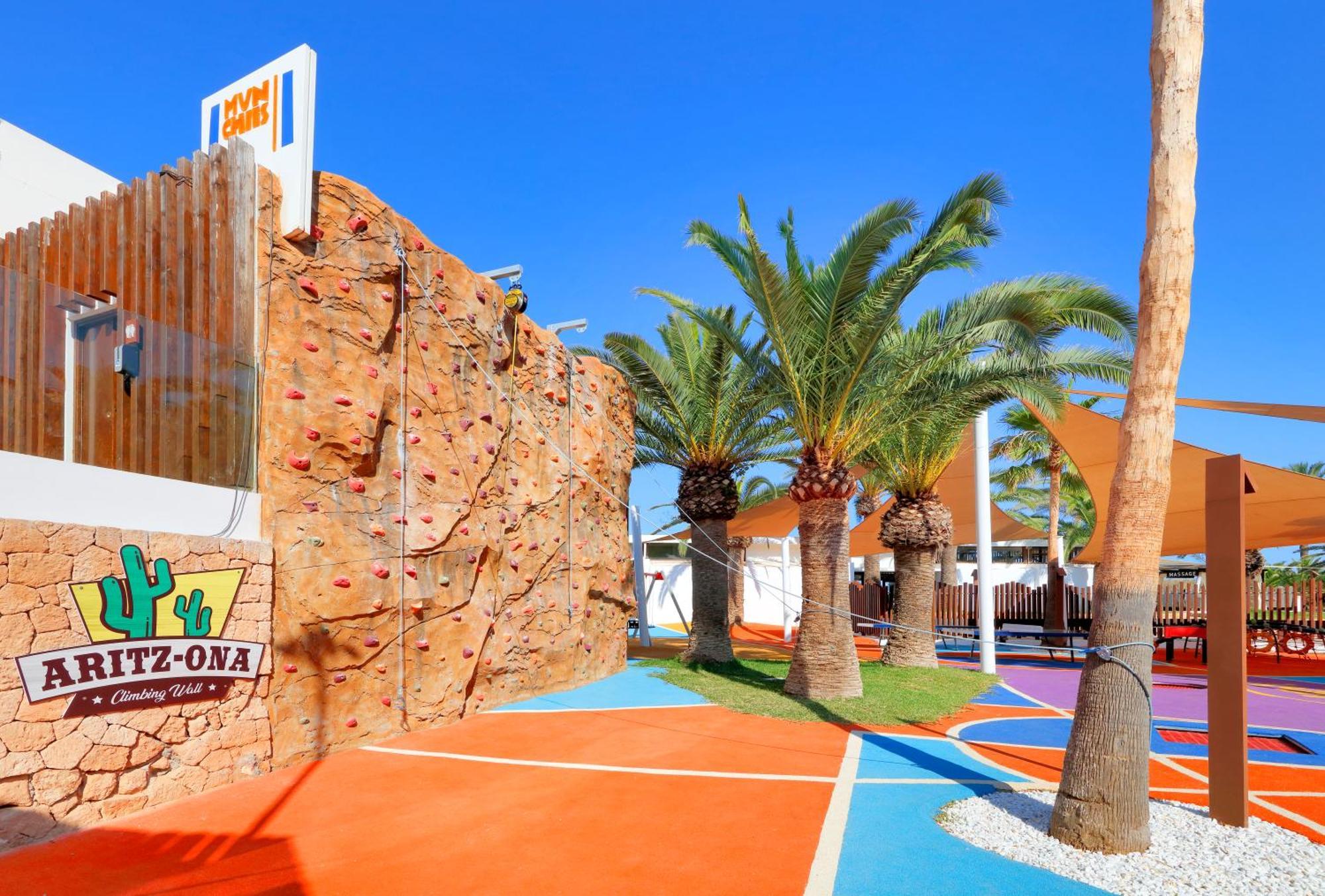 伊维萨硬石酒店 普拉亚登博萨 外观 照片 Playground in Benidorm, Spain